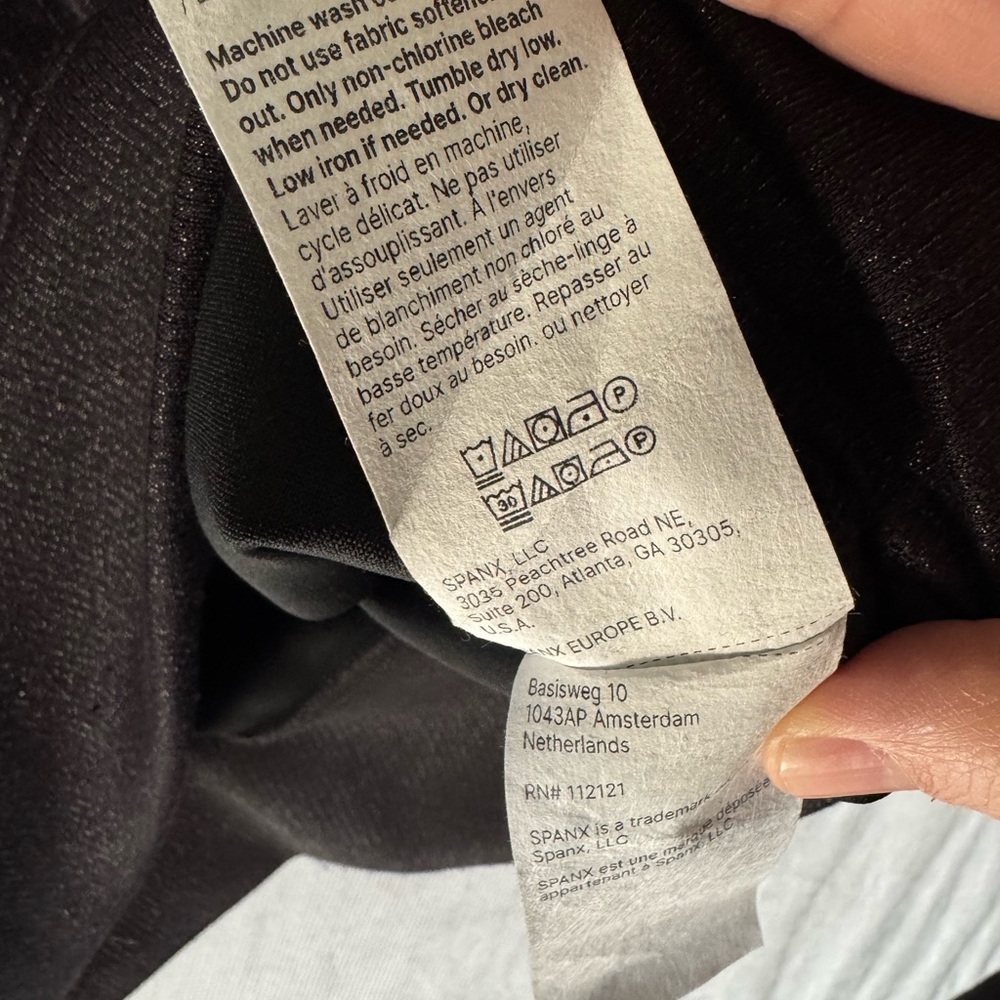 Quiet Luxury Spanx AirEssentials Black Half Zip Shimmer Sweatshirt Black Large - Picture 8 of 16